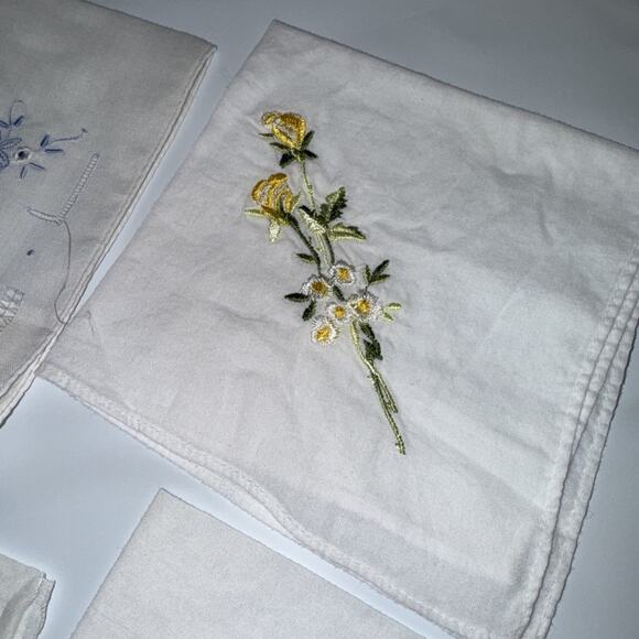 Lot of 4 Embroidered Hankies 1 Blue Butterfly Fatto A Mano Venezia Cotton Yellow - Picture 5 of 6